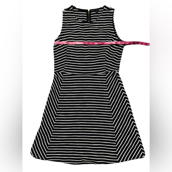 J. Crew Striped Fit and Flare Paneled Knit Dress in Black and White Size 6 - Picture 4 of 6